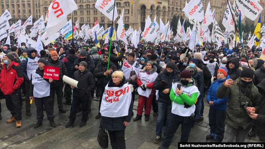 У Києві підприємці хочуть встановити намети, почалися сутички з поліцією (фото)