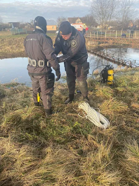 На Волині водолази шукають у річці тіло зниклої 37-річної жінки (фото)