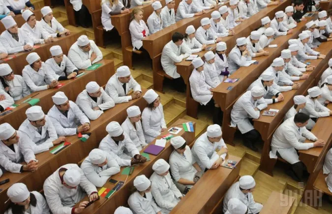 Студентам-медикам перенесли дати складання іспитів