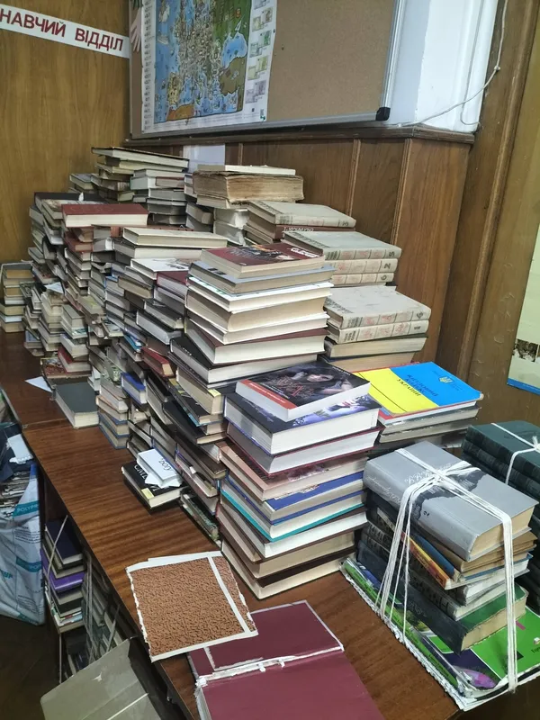 У Луцьку продовжують збирати російськомовні книжки на макулатуру для потреб ЗСУ