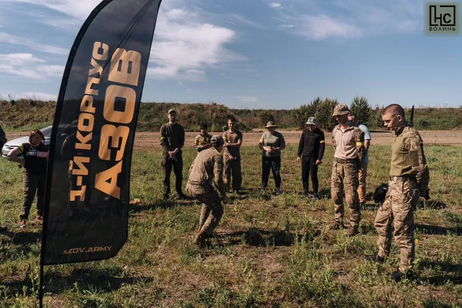 Хардкор і практика: на Волині понад сотня цивільних пройшла потужний військовий вишкіл (фото)