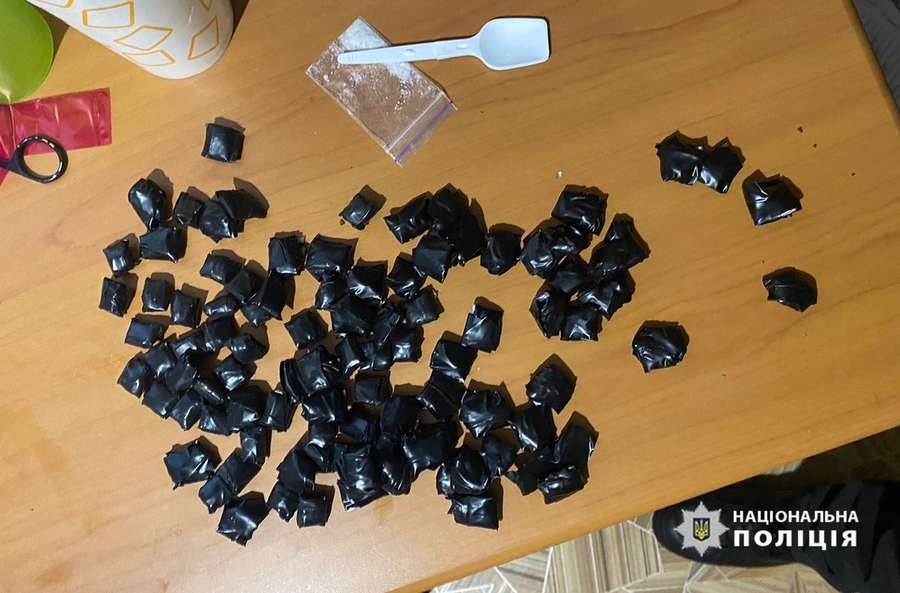 У тимчасового жителя Луцька знайшли вдома наркотиків на понад 100 тисяч гривень (фото)