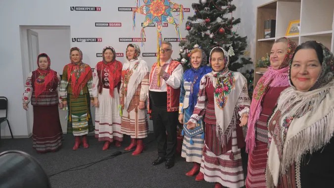 Волинський ансамбль колядками збирає на дрон для ЗСУ (відео)