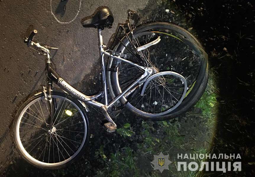 Біля Володимира автомобіль збив велосипедиста (фото)