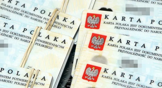 Як родичам власників карти поляка безкоштовно відкрити візу