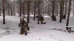 Бійці Волинської тероборони показали, як патрулюють кордон в засніжених лісах (відео)