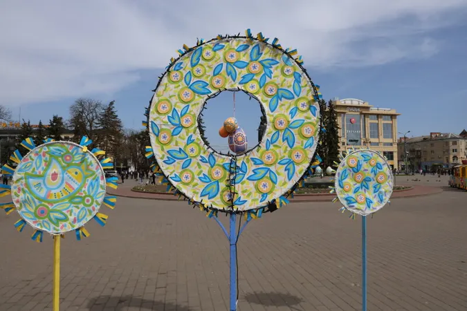 Як прикрасили Луцьк до Великодня (фото)