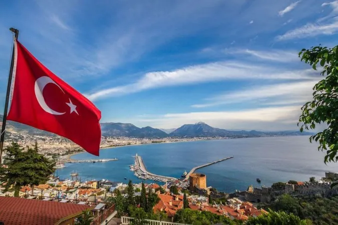 Без тестів і самоізоляції: Туреччина готова приймати українських туристів з 1 липня