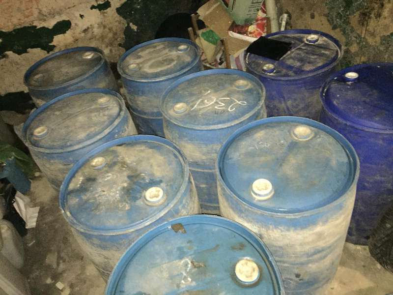 Лучанин зберігав у гаражі  більше тонни фальсифікованого спирту (фото)