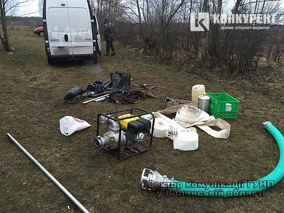 На Волині затримали шістьох бурштинокопачів із Луцька та району