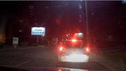 П'яна і без увімкнених фар: у Луцьку вночі зловили водійку-порушницю (відео)