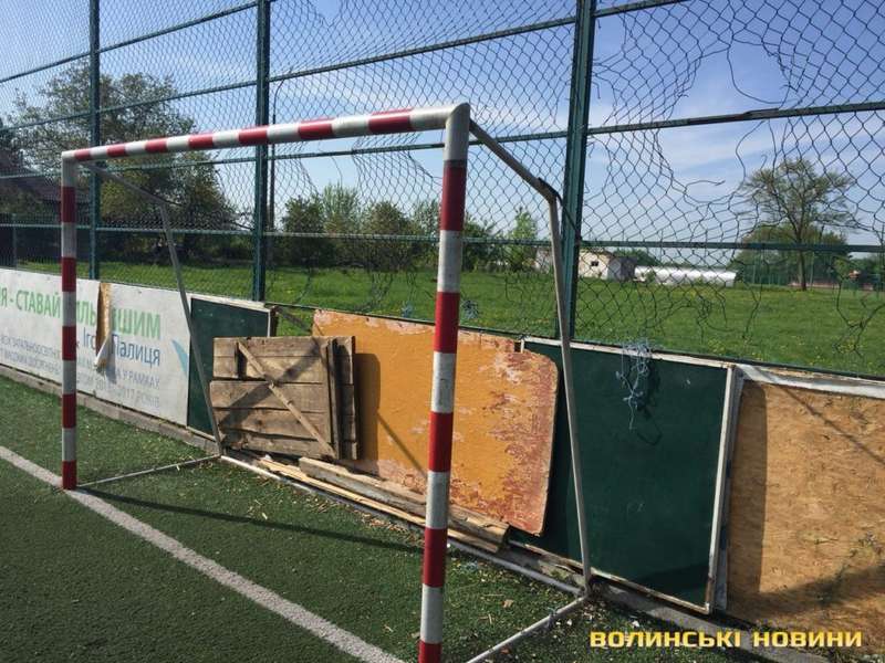 Не цінують: Фонд Палиці закриває проект «Футбольне поле в кожну луцьку школу» (фото)