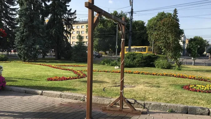 У Луцьку встановили водяні завіси. Проте вимкнули (фото)