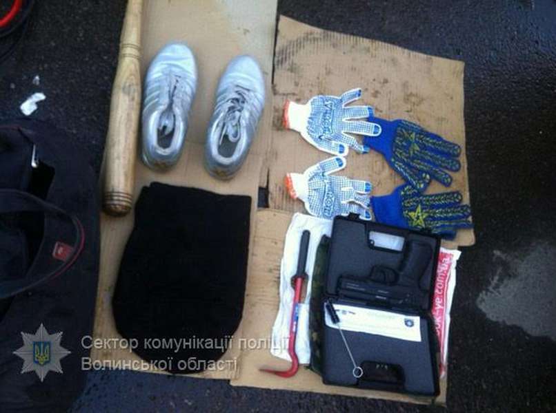 У Луцьку спіймали трьох квартирних злодіїв (фото)