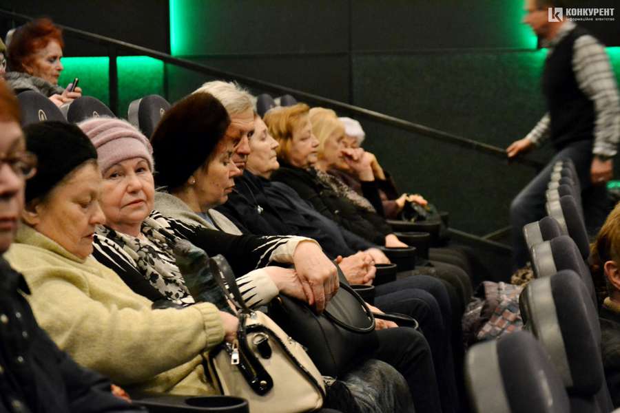 У Луцьку пенсіонери безкоштовно переглянули сімейний фільм за романом Джека Лондона (фото)