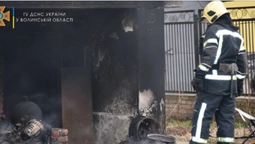 У Луцьку жінка палила сміття і ледь не спалила будинок (відео)