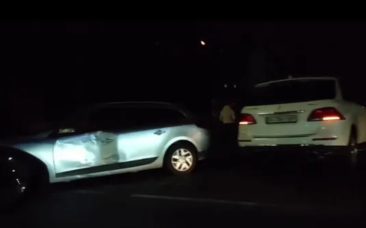 У Луцьку біля «Епіцентру» зіткнулися Mercedes та Renault (відео)