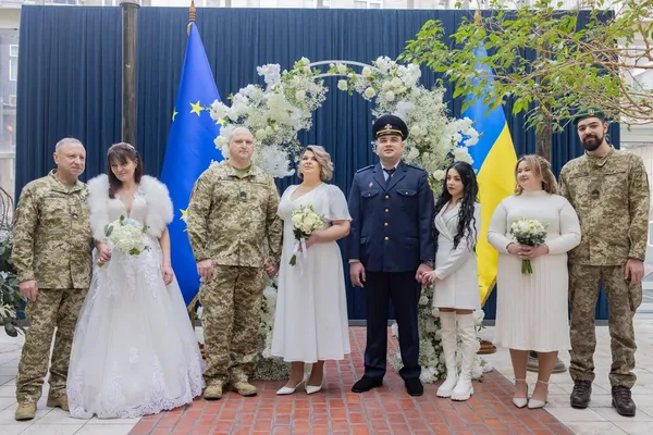 Прикордонник з Волині відіграв весілля у День закоханих (фото)