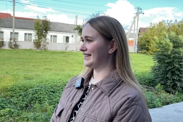 На Волині пенсіонерка прихистила травмованого лелеку (відео)