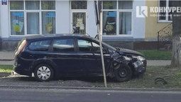 Авто вилетіло на тротуар: у центрі Луцька сталася ДТП (фото)