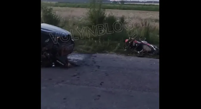 Мотоциклісту відірвало частину ноги: у Луцькому районі сталася жахлива ДТП (фото, відео 18+)