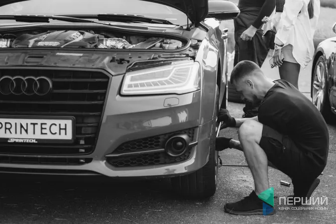 Драйв та адреналін: під Луцьком змагалися спортивні авто (фото)