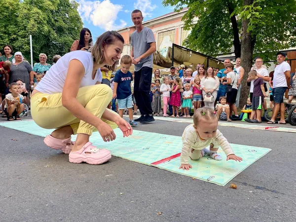 Милота зашкалює: у Нововолинську відбувся «Забіг у повзунках» (фото)