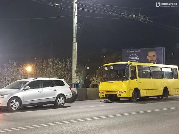 У Луцьку маршрутка залишилась без коліс (фото, відео)