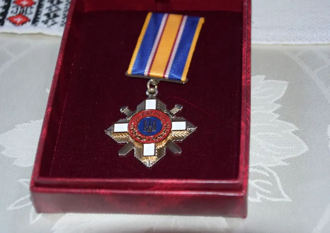 У Луцьку родини загиблих прикордонників отримали відзнаки захисників (фото)