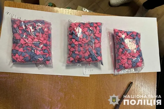 Діяли у 6 областях: силовики «накрили» міжрегіональний наркосиндикат (фото, відео)