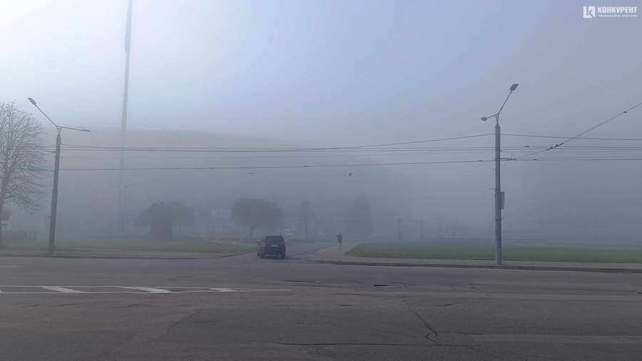 Луцьк накрив густий туман (фото)