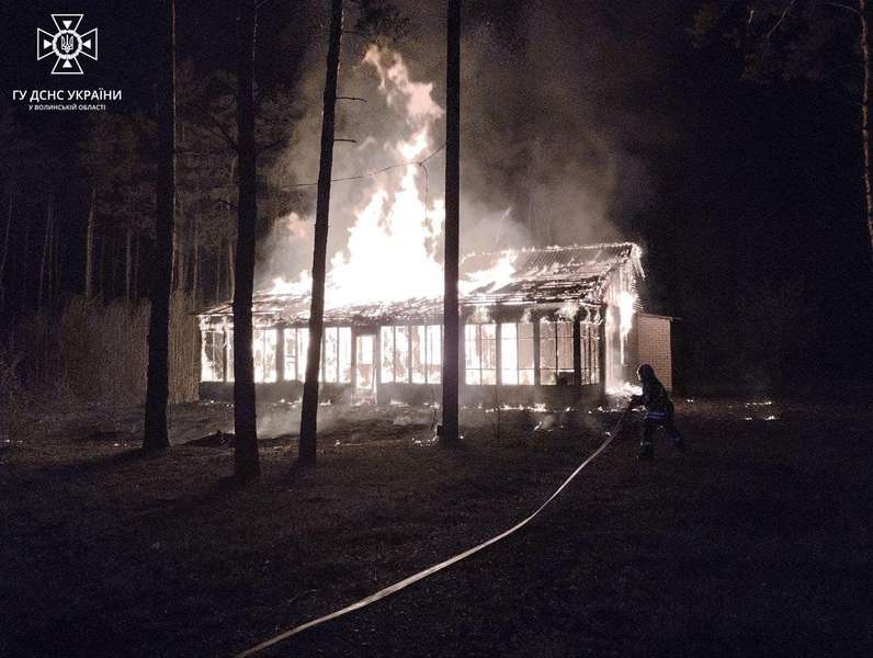 Волинські рятувальники за минулу добу ліквідували три пожежі (фото)