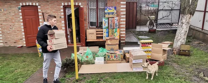 Волинські волонтери везуть дві тонни подарунків військовим на Сході