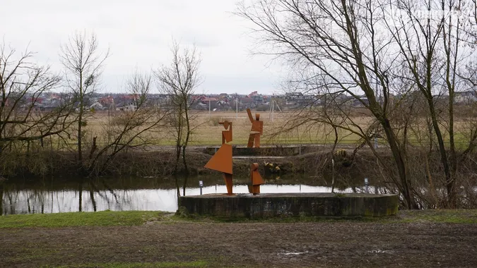 Мокрий луцький парк, або Як алеї тонуть у воді (фото)