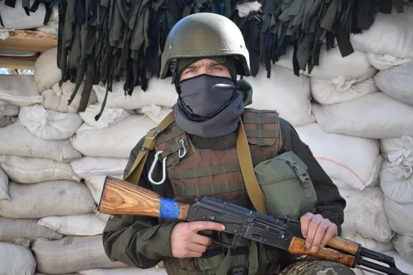 На Волині гвардієць вишиває ікони бісером (фото)