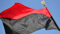 На Прикарпатті поляка змусили підняти червоно-чорний прапор (відео)