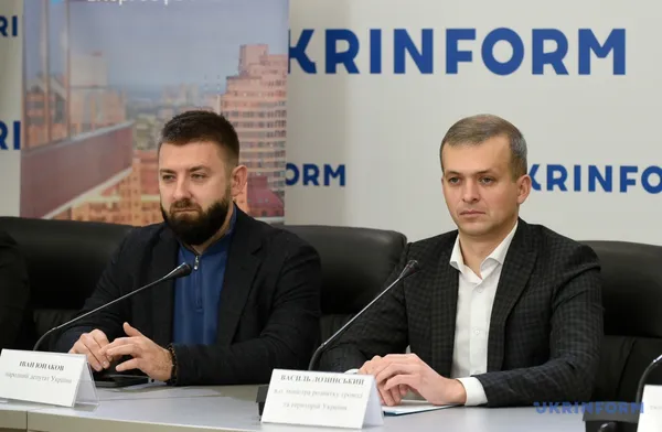 В Україні запускають програму «ВідновиДім» для ремонту пошкоджених обстрілами будинків