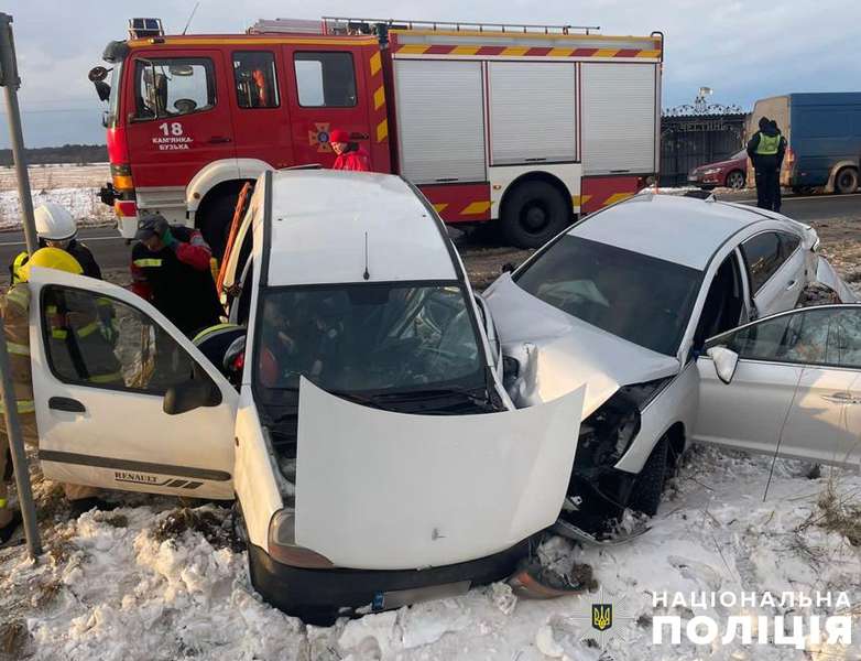 Загинув водій, травмована дитина: на трасі Львів – Луцьк Hyundai протаранив Renault (фото)