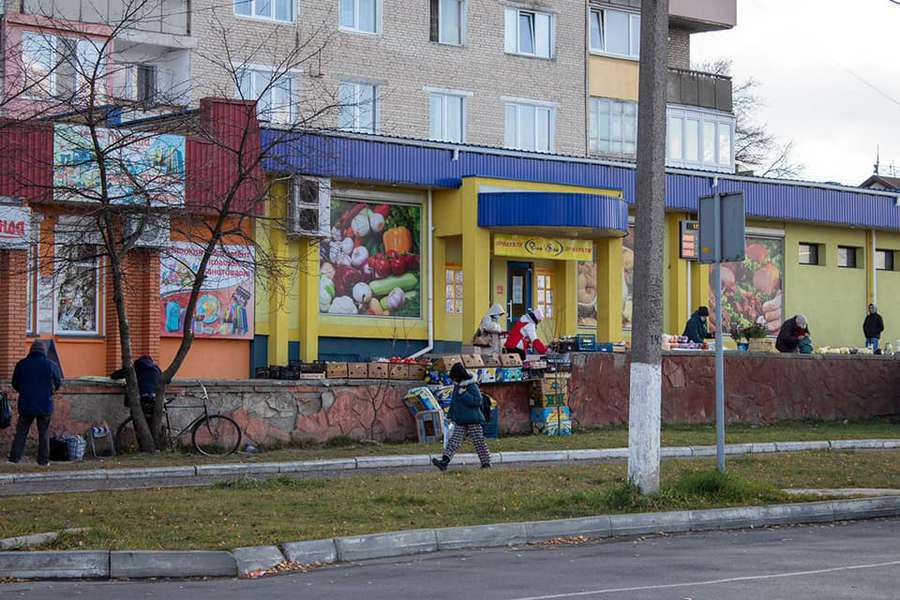У Нововолинську замість стихійного ринку облаштують сучасний майданчик для торгівлі (фото)