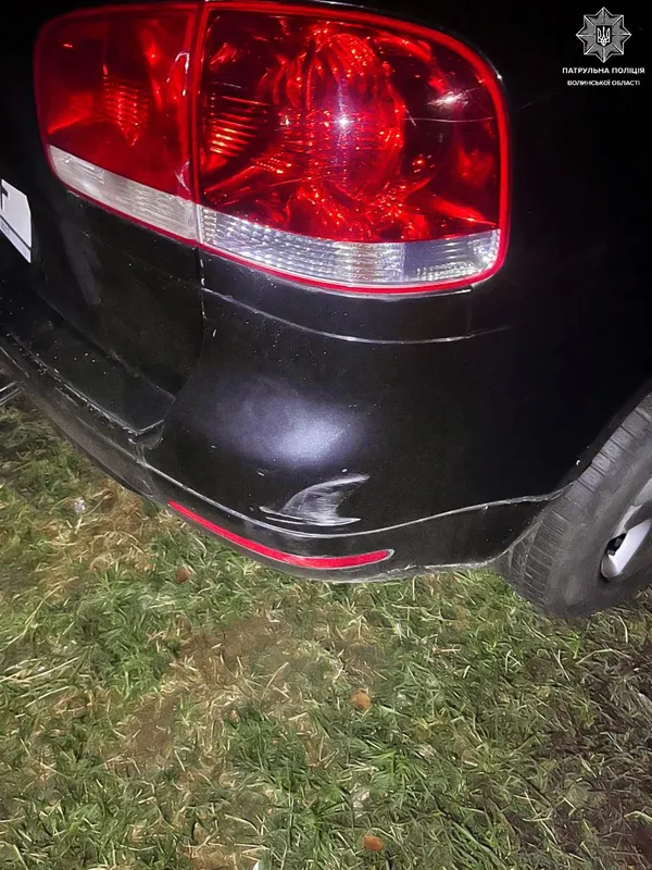 Задкував «під мухою»: у Луцьку п'яний водій влупився в авто