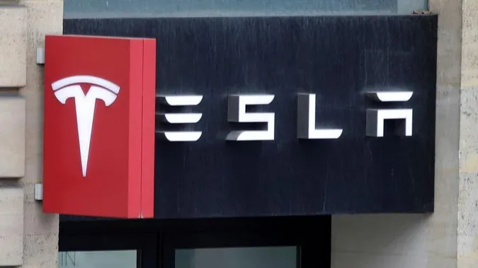 Tesla виплатить 137 мільйонів доларів за расистські образи