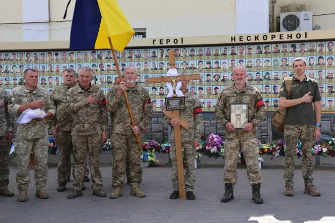 Луцьк навколішки попрощався з воїном Анатолієм Гончаревичем
