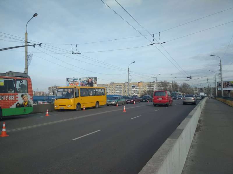 У Луцьку біля «Там-Таму» зіткнулися чотири автівки: утворився затор (фото)
