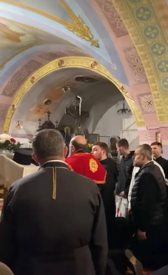 Митрополит Михаїл молився з людьми в укритті під час страшної атаки на Луцьк (відео)