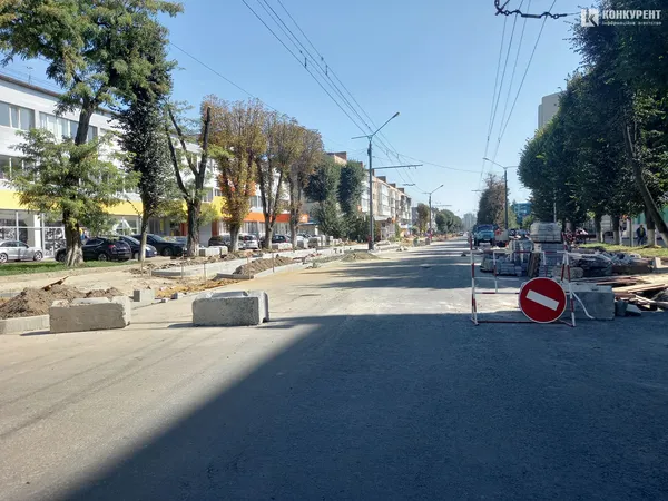 Асфальт та трохи хаосу: що коїться на проспекті Волі у Луцьку (фото, відео)