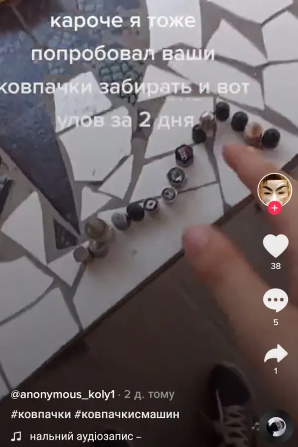 Новий TikTok-челендж: у Луцьку підлітки крадуть автомобільні ковпачки (відео)