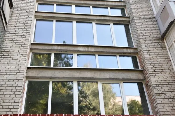 У Луцьку утеплюють під'їзди за вигідною програмою міськради (фото)