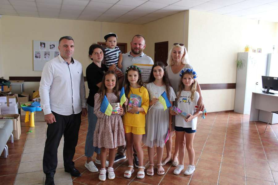 Юні волонтерки з Липин зібрали 9 тисяч гривень для ЗСУ (фото)