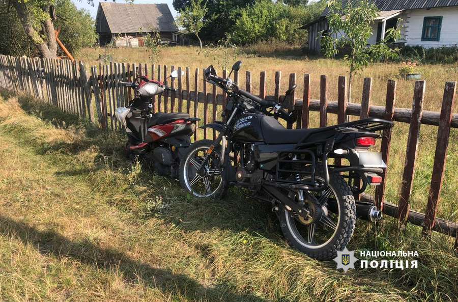 У волинському селі зіткнулися мотоцикл і скутер, керманичі – у лікарні (фото)