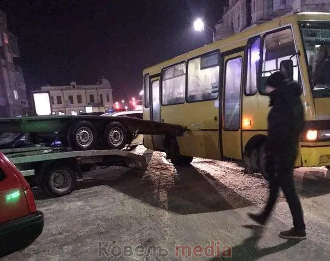 У Ковелі маршрутка зачепила евакуатор (фото)